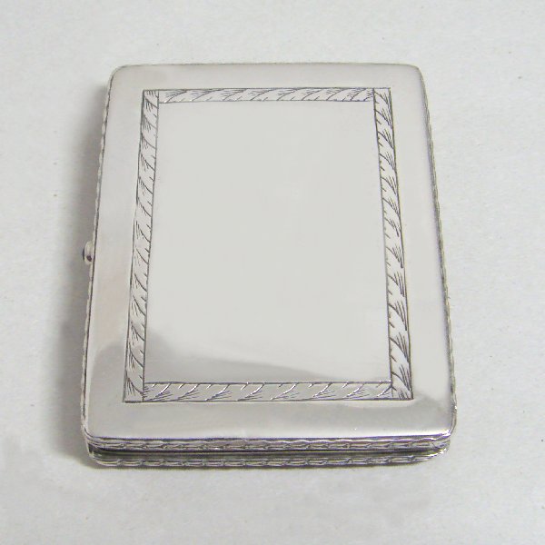 (a1154)Caja antigua rectangular en plata.